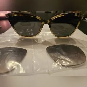 Vera Wang sunglasses with polarized lenses & a set of brown gradiant lenses. New Vera Wang | Accessories | Vera Wang Sunglasses With  main image 2